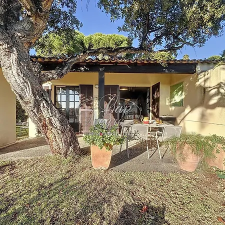 Mazet T2 Pour 4 Personnes Avec Jardin Vue Au Mas De Pramousquier Holiday home *
