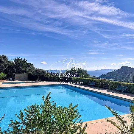 펜션 Mazet T2 Pour 4 Pers Avec Jardin Vue Avec Piscine Au Mas De Pramousquier 르 라방두